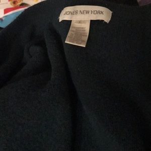 Comfy long sleeve green Jones New York sweater
